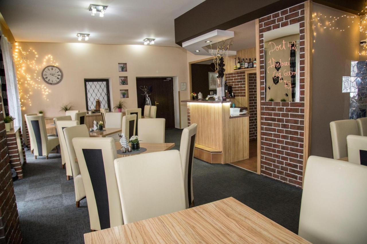 Hotel U Mesta Prahy Nachod Ngoại thất bức ảnh